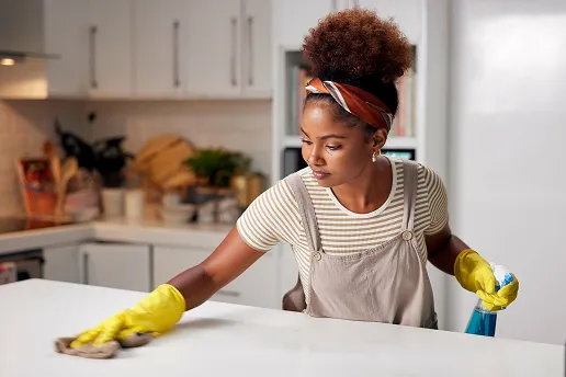 Aide-ménagère en nettoyage